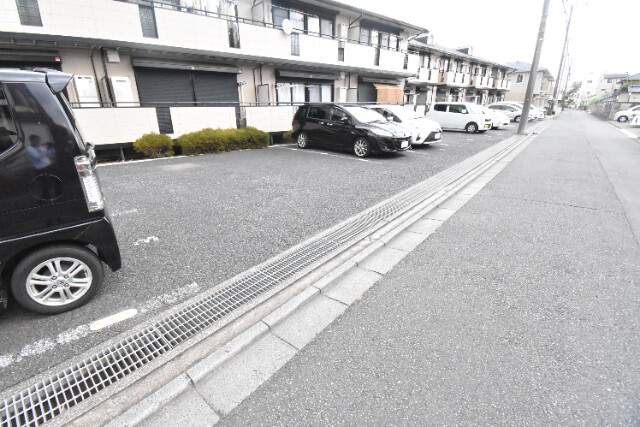 ��ʌ��������܎s�Y�a��؍�S���ڂ̃A�p�[�g�̒��ԏ�