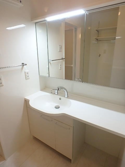 ��ʌ�����s�厚���s�̃A�p�[�g�̐��ʏ�