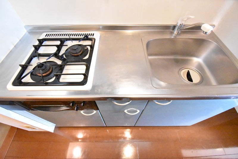 ��ʌ�����s�˒˂P���ڂ̃A�p�[�g�̃L�b�`��