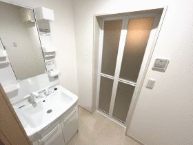 ��ʌ�����s�݉ƒ��̃A�p�[�g�̐��ʏ�