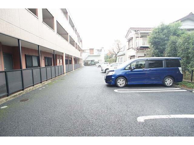 ��ʌ�����s�厚���s�̉Ƃ̃}���V�����̒��ԏ�