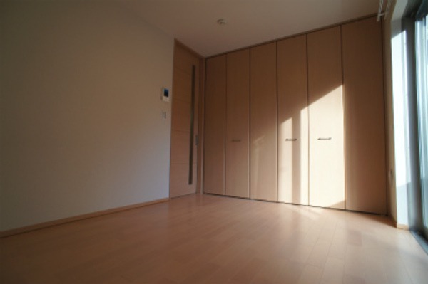 ��ʌ�����s�����J�{���P���ڂ̃A�p�[�g�̂��̑������E�X�y�[�X