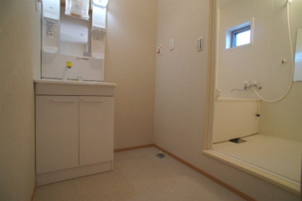 ��ʌ�����s�����J�{���P���ڂ̃A�p�[�g�̐��ʏ�