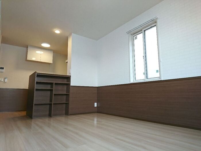 ��ʌ��z�J�s���C�N�^�E���Q���ڂ̃A�p�[�g�̋��ԁE���r���O