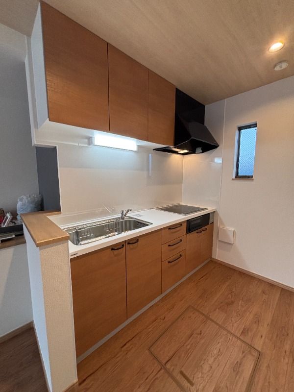 ��ʌ��������܎s��΋�钬�P���ڂ̃^�E���n�E�X�̃L�b�`��