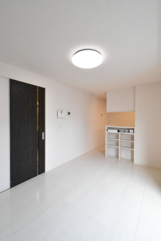 ��ʌ��z�J�s���C�N�^�E���Q���ڂ̃A�p�[�g�̋��ԁE���r���O