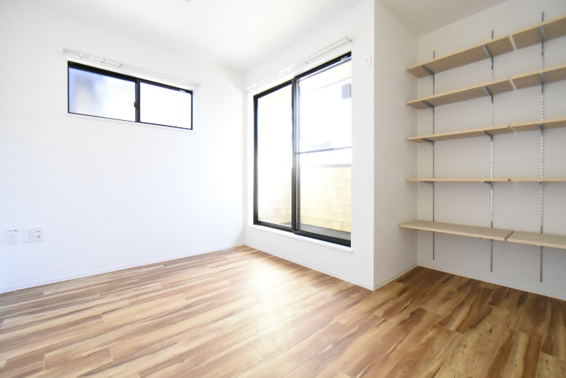 ��ʌ������s�{���U���ڂ̃A�p�[�g�̋��ԁE���r���O