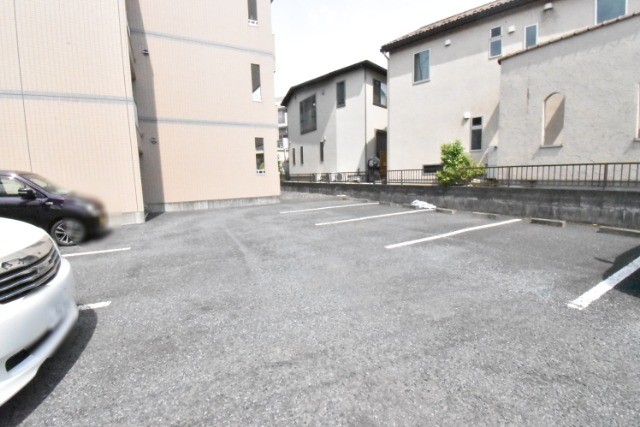 ��ʌ��������܎s�΋擌�Y�a�Q���ڂ̃}���V�����̒��ԏ�