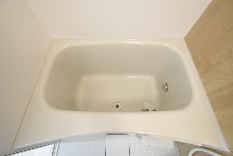 ��ʌ������s�{���U���ڂ̃A�p�[�g�̃o�X