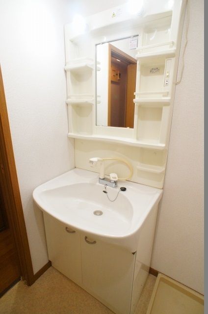 ��ʌ��������܎s�΋擌�Y�a�Q���ڂ̃}���V�����̐��ʏ�