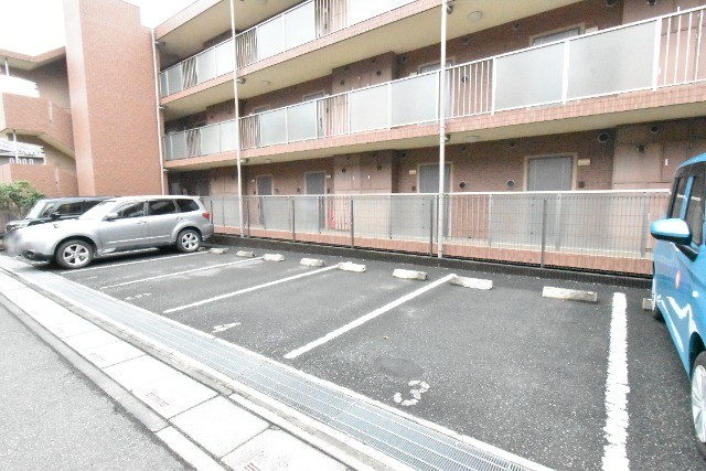 ��ʌ�����s�厚������̃}���V�����̒��ԏ�