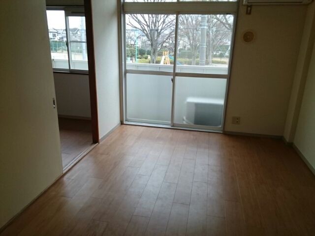 ��ʌ�����s�˒������̃A�p�[�g�̋��ԁE���r���O