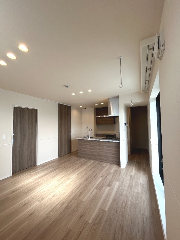 ��ʌ��������܎s�Y�a��j���J�R���ڂ̃}���V�����̋��ԁE���r���O