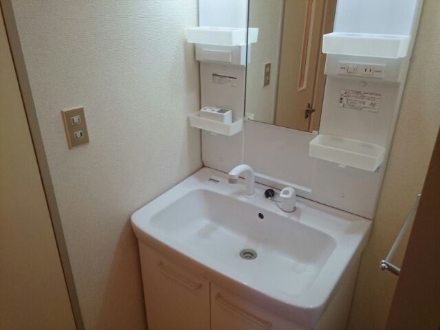 ��ʌ�����s�˒������̃A�p�[�g�̐��ʏ�