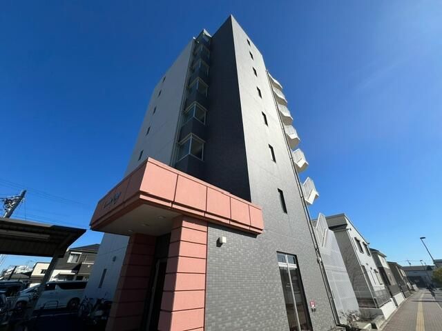 ��ʌ��z�J�s���C�N�^�E���U���ڂ̃}���V�����̌����O��