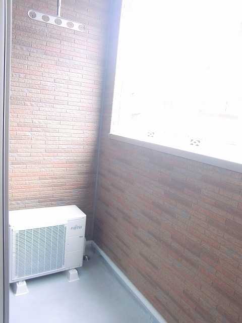 ��ʌ������s��ʖ�̃A�p�[�g�̃o���R�j�[