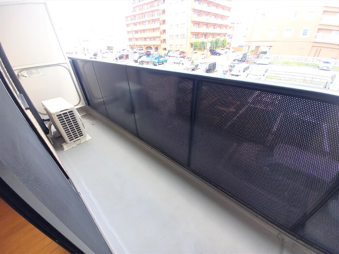 ��ʌ��t�����s�����P���ڂ̃A�p�[�g�̃o���R�j�[