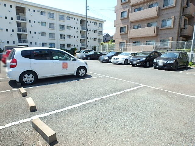 ��ʌ��������܎s��{����\���Q���ڂ̃A�p�[�g�̒��ԏ�