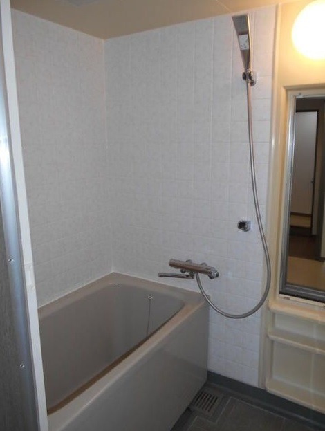 ��ʌ������s�����Q���ڂ̃}���V�����̃o�X