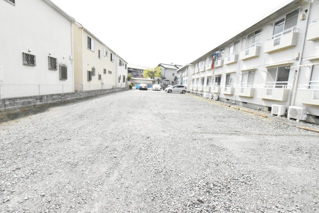 ��ʌ��������܎s��{��㏬���̃A�p�[�g�̒��ԏ�