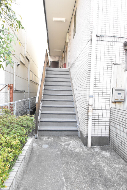 ��ʌ�����s�˒˂Q���ڂ̃}���V�����̃G���g�����X