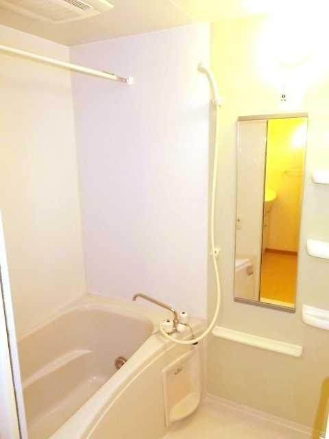 ��ʌ��k�����S�ɓޒ����P���ڂ̃A�p�[�g�̃o�X