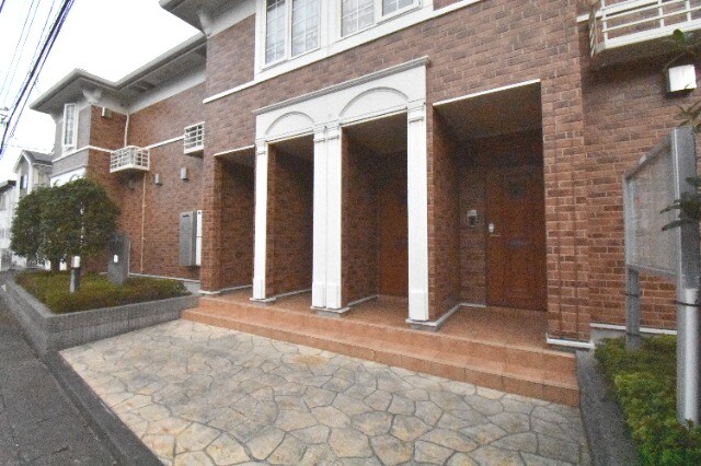 ��ʌ��k�����S�ɓޒ����P���ڂ̃A�p�[�g�̃G���g�����X