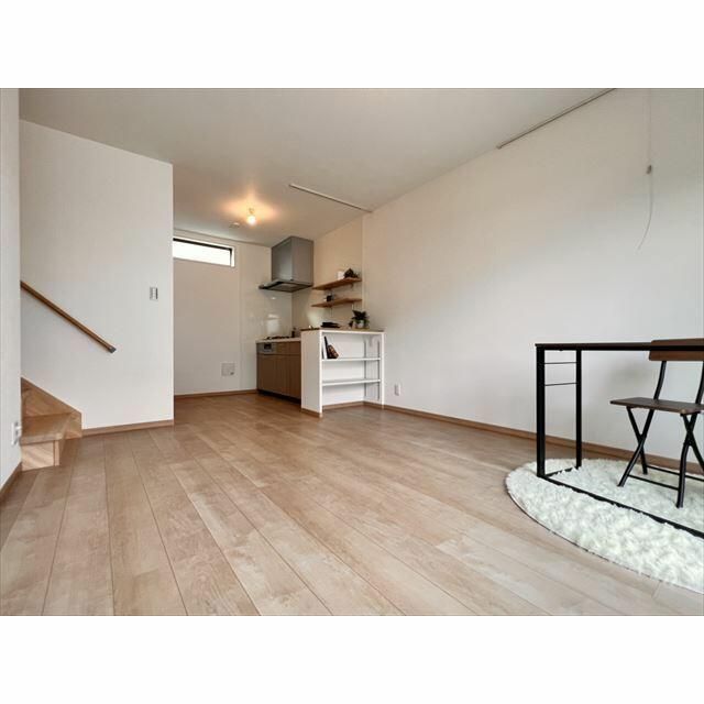 ��ʌ�����s�����Q���ڂ̃e���X�n�E�X�̋��ԁE���r���O