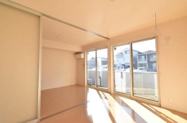 ��ʌ��z�J�s�o�˒��̃A�p�[�g�̂��̑������E�X�y�[�X