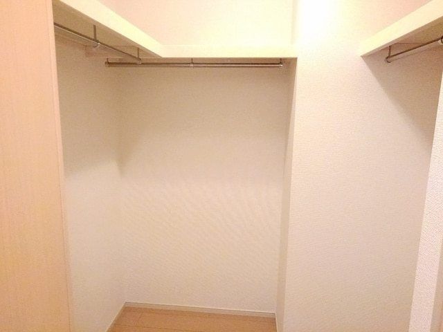 ��ʌ������s�V�P���̃A�p�[�g�̎��[