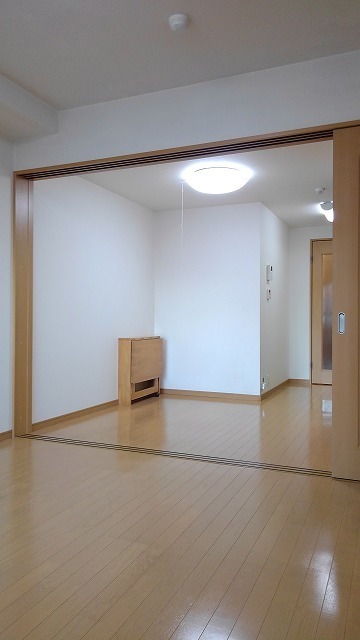 ��ʌ��t�����s�����P���ڂ̃}���V�����̋��ԁE���r���O