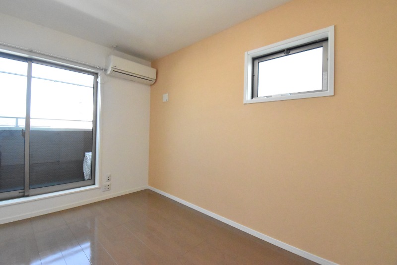 ��ʌ�����s���ԂP���ڂ̃A�p�[�g�̋��ԁE���r���O