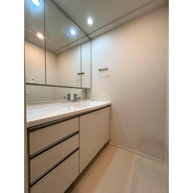 ��ʌ��������܎s��{��g�~���Q���ڂ̃}���V�����̐��ʏ�