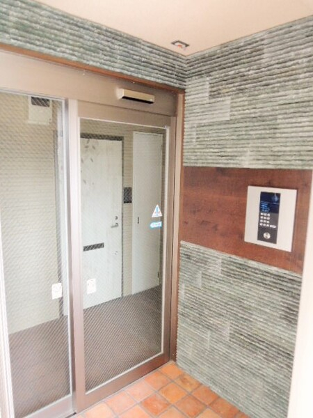 ��ʌ��������܎s�΋擌�Y�a�Q���ڂ̃}���V�����̃G���g�����X