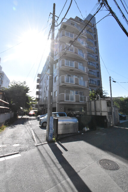 ��ʌ��������܎s��{��y�蒬�P���ڂ̃}���V�����̌����O��