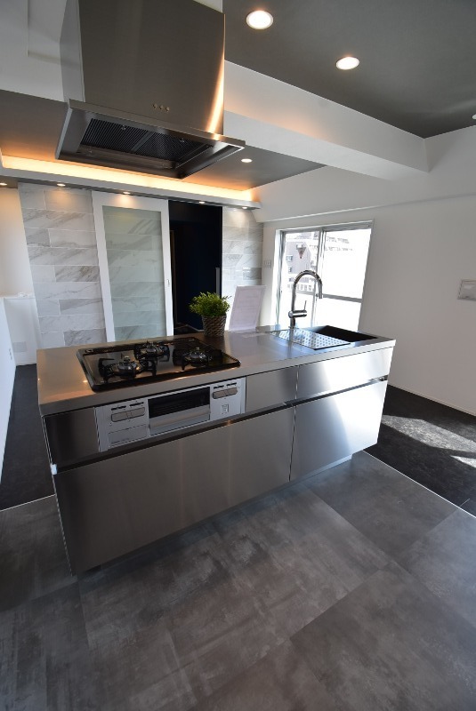 ��ʌ��������܎s��{��y�蒬�P���ڂ̃}���V�����̃L�b�`��