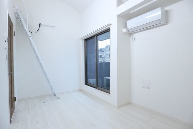 ��ʌ��������܎s��{����ؒ��S���ڂ̃A�p�[�g�̋��ԁE���r���O