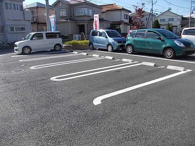 ��ʌ�����s�厚�̉Ƃ̃}���V�����̒��ԏ�