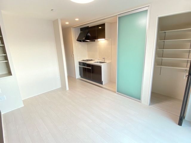 ��ʌ�����s�씵���J�T���ڂ̃}���V�����̂��̑������E�X�y�[�X