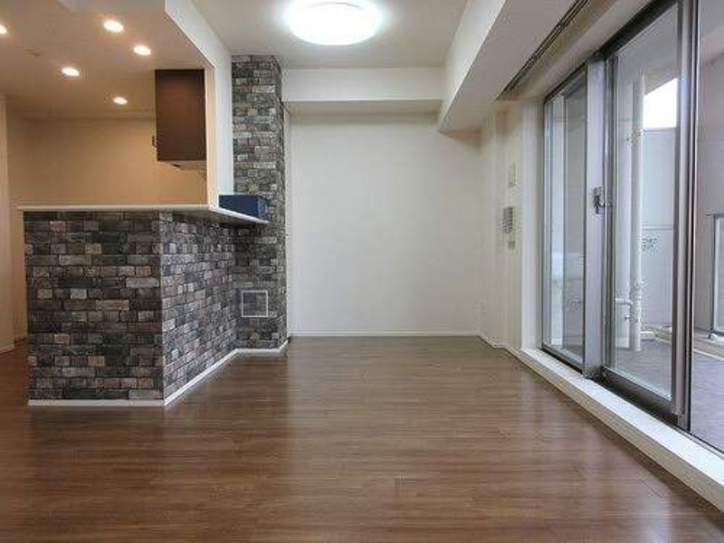 ��ʌ��z�J�s���C�N�^�E���W���ڂ̃}���V�����̋��ԁE���r���O