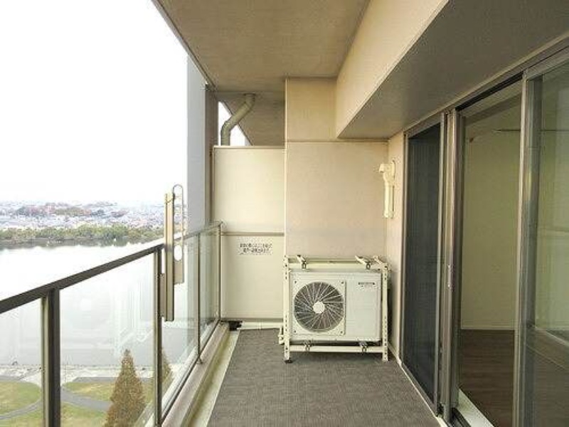 ��ʌ��z�J�s���C�N�^�E���W���ڂ̃}���V�����̃o���R�j�[