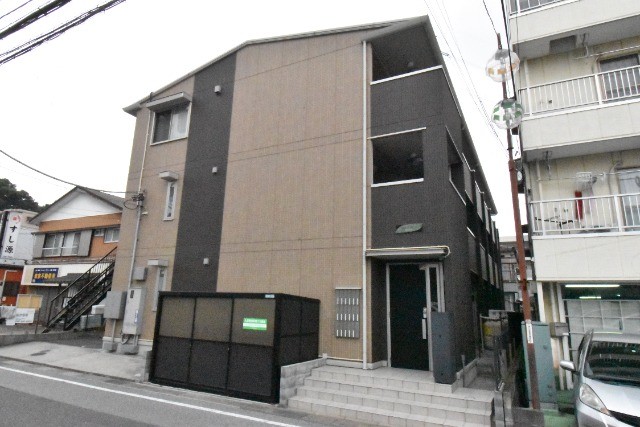 ��ʌ�����s������R���ڂ̃A�p�[�g�̌����O��