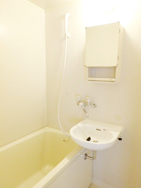 ��ʌ��������܎s��{����ؒ��S���ڂ̃A�p�[�g�̃o�X