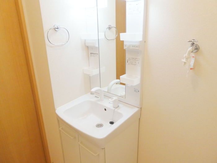 ��ʌ�����s������R���ڂ̃A�p�[�g�̐��ʏ�