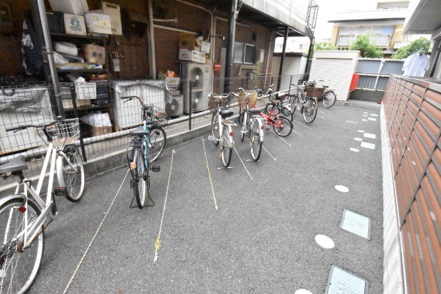 ��ʌ�����s������R���ڂ̃A�p�[�g�̂��̑�