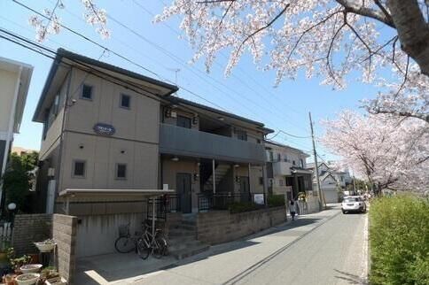 ��ʌ�����s������Q���ڂ̃A�p�[�g�̌����O��