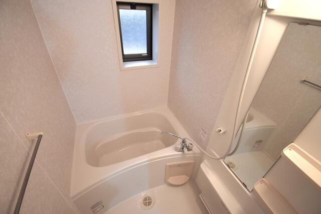 ��ʌ�����s������Q���ڂ̃A�p�[�g�̃o�X