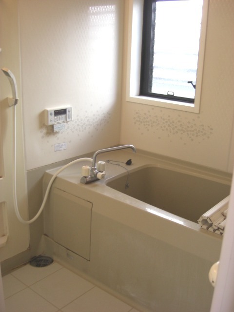 ��ʌ��������܎s�Y�a�挳���Q���ڂ̃e���X�n�E�X�̃o�X