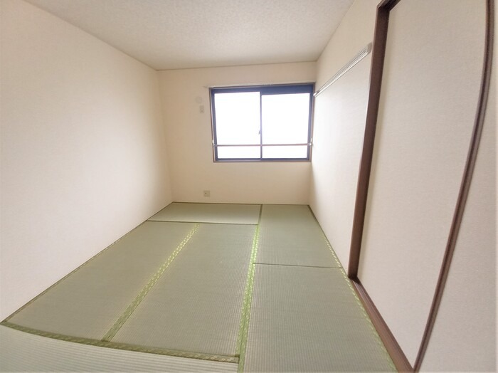 ��ʌ��t�����s�~�c�{���Q���ڂ̃A�p�[�g�̂��̑������E�X�y�[�X