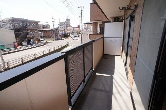 ��ʌ�����s�݉ƒ��̃}���V�����̃o���R�j�[